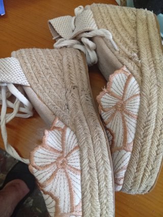 Alpargatas cuña Priska 37 beige y oro