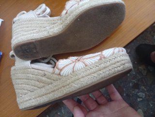 Alpargatas cuña Priska 37 beige y oro