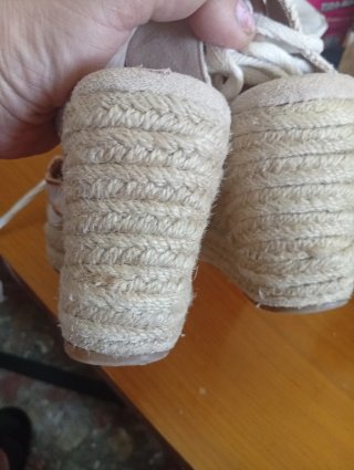 Alpargatas cuña Priska 37 beige y oro