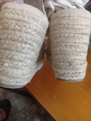 Alpargatas cuña Priska 37 beige y oro