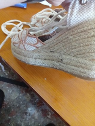 Alpargatas cuña Priska 37 beige y oro