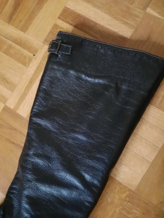 Botas de piel negras