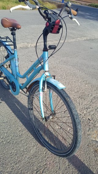 Bicicleta de paseo azul