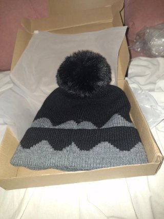 Gorro de lana con pompón,con pelo por dentro