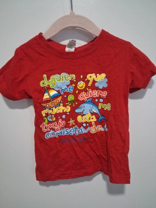 Camiseta infantil Alguien que me quiere