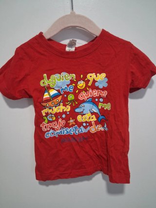Camiseta infantil Alguien que me quiere