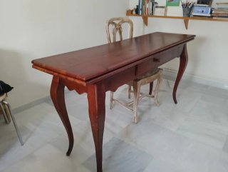 Mesa de comedor de madera