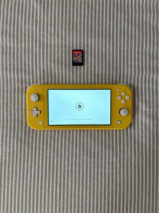 Nintendo Switch Lite Amarilla 32 GB + Mario Kart 8