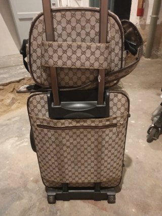 Maleta y neceser Gucci monograma