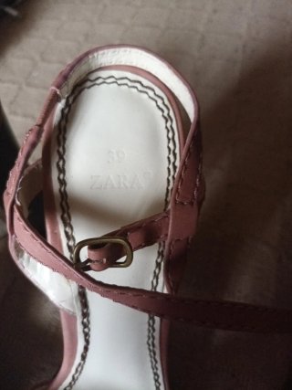 Zapatos rosas de tacón