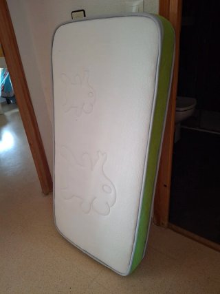 Cuna de bebé IKEA blanca