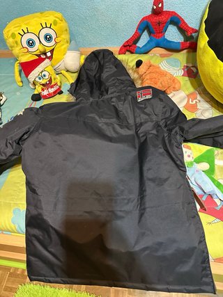 Abrigo de invierno de marca niño de 10 años