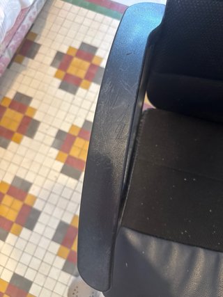Silla de oficina negra ergonómica