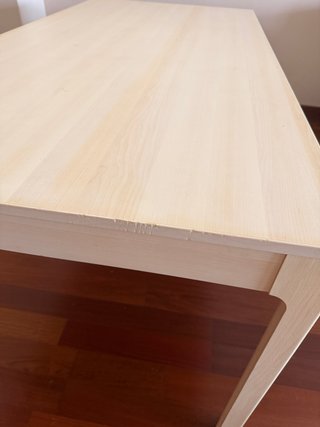 Mesa de comedor de madera