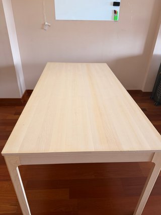 Mesa de comedor de madera