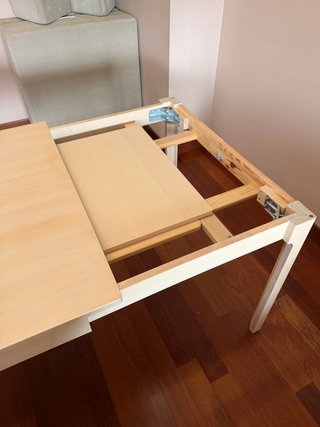 Mesa de comedor de madera