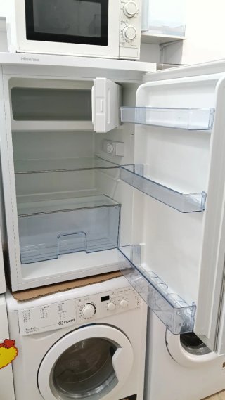 Nevera Hisense 84X55.5X56 cm
