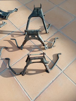 Lote caballetes y pata de cabra moto