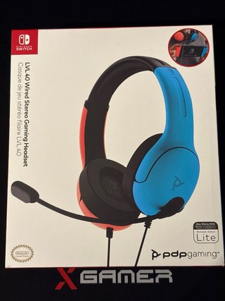 Auriculares Nintendo Switch Rojos y Azules.