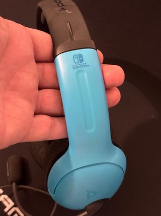 Auriculares Nintendo Switch Rojos y Azules.