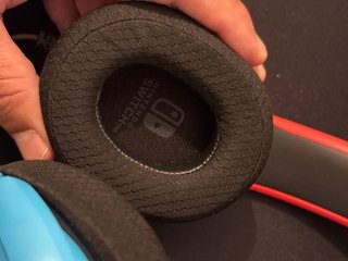Auriculares Nintendo Switch Rojos y Azules.