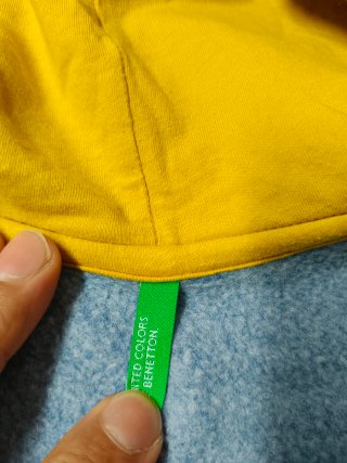 Felpa Benetton blu e gialla con cappuccio e zip