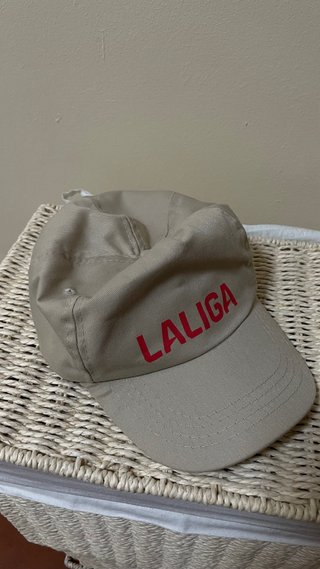 Gorra La Liga Beige y Roja