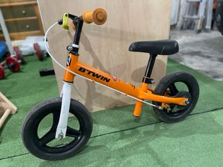 Bicicleta sin pedales B'Twin RunRide 500 Naranja