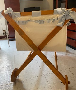 Cuna de madera para bebé