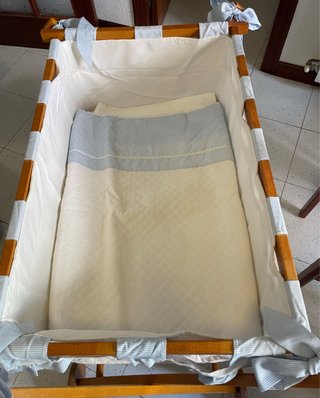 Cuna de madera para bebé