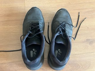 Zapatillas ASICS Piel Negras Talla 44 ½
