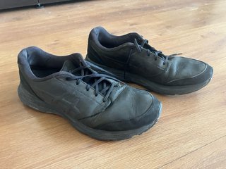 Zapatillas ASICS Piel Negras Talla 44 ½