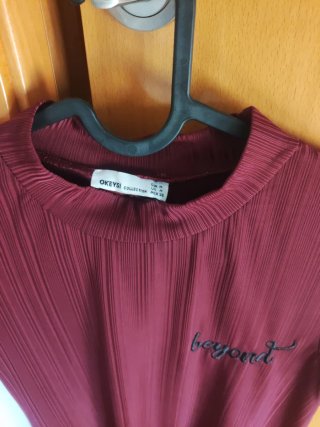 Vestido rojo con texto
