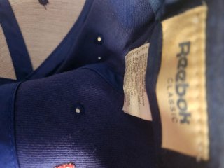 Gorra Reebok Azul con R Roja