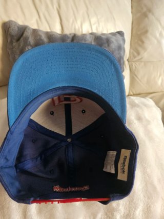 Gorra Reebok Azul con R Roja