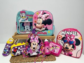 Set de mochilas y complementos escolar.