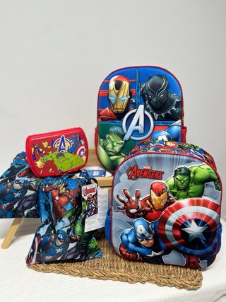 Set de mochilas y complementos escolar.
