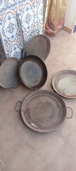 Paellero y sartén metálico,todo junto