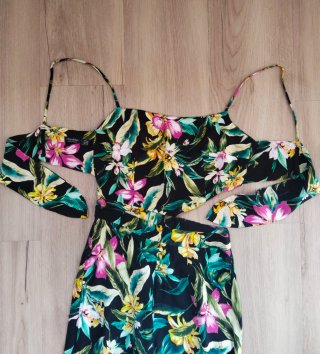 Mono Bershka flores negro talla XS