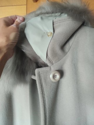 Abrigo señora beige con cuello de pelo