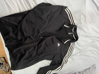 Chaqueta Adidas Negra con Rayas Blancas
