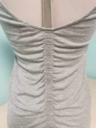 Camiseta tirantes gris con lentejuelas