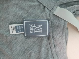 Camiseta tirantes gris con lentejuelas