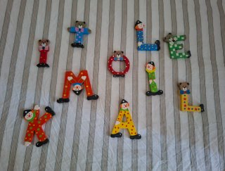 Peluches y decoraciones y libros infantiles