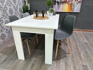 Mesa blanca y 4 sillas comedor