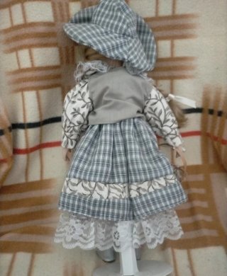 Muñeca de porcelana antigua