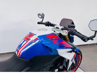 BMW F900R Naked con extras