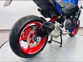 BMW F900R Naked con extras