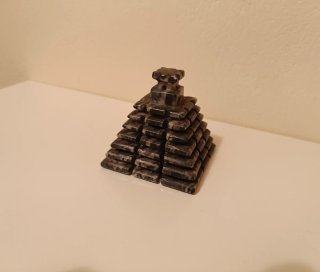 Escultura pirámide ónix