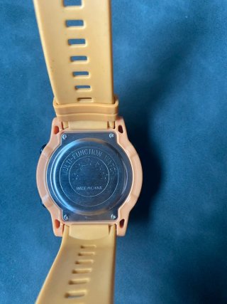 Reloj deportivo digital amarillo multifunción